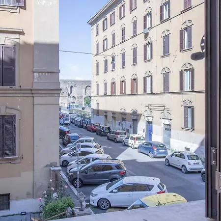 Konukevi Lion Renting Termini Station 3*